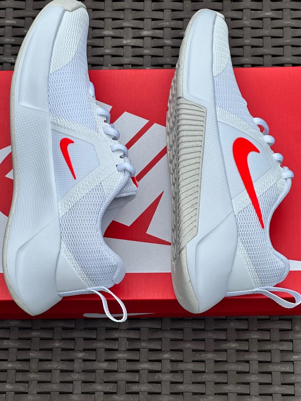 Nike MC Trainer 3 Low Casual Sneaker Womens 6 (fits Unisex Youth GS US 4.5)